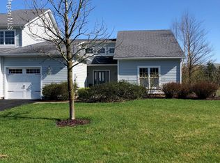 407 Laurel Ln, Rhinebeck, NY 12572
