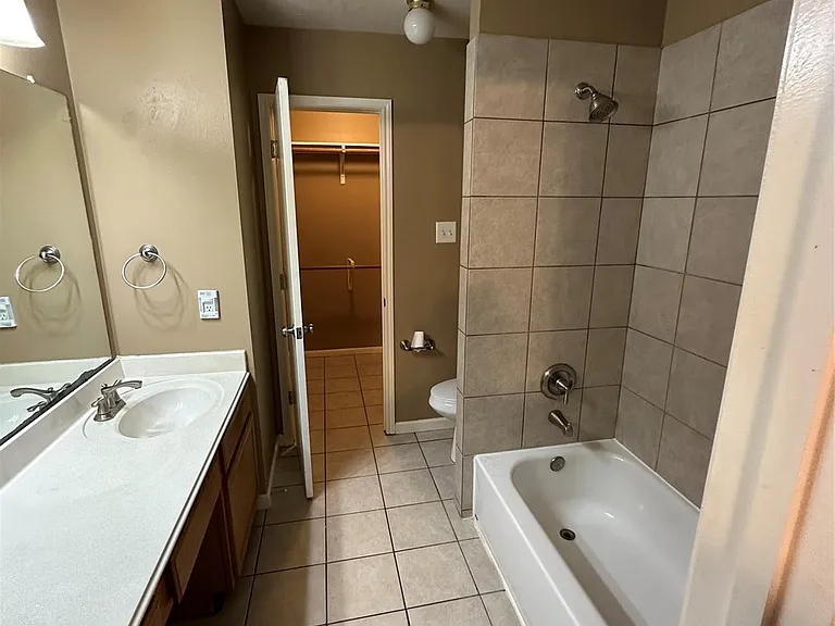 12110 Bowsman Dr — Photo 12