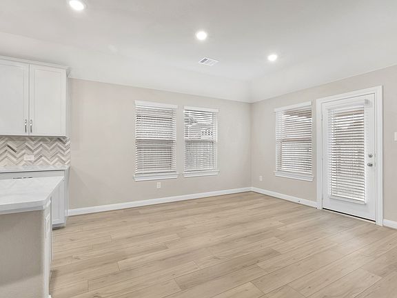 The Preston C403 - 018_79201453