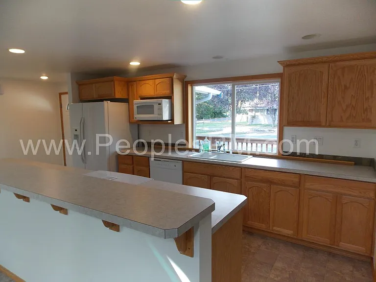 6709 NE 2nd Pl — Photo 2