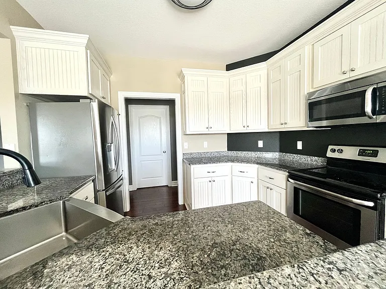 150 Travis Blvd — Photo 23