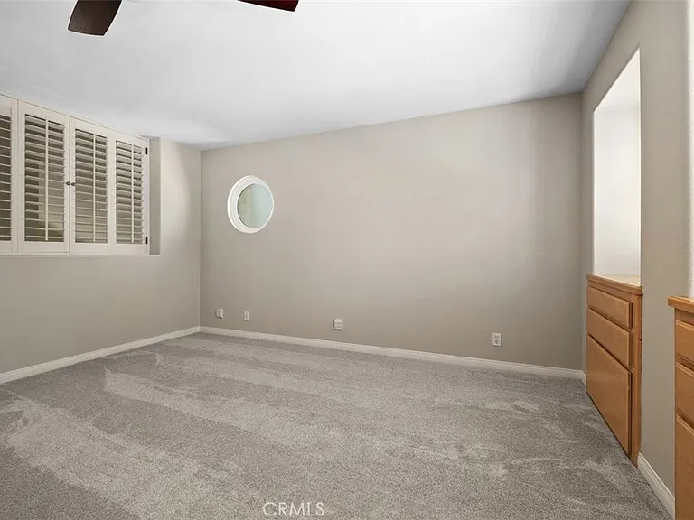 22481 Ivy Rdg — Photo 32