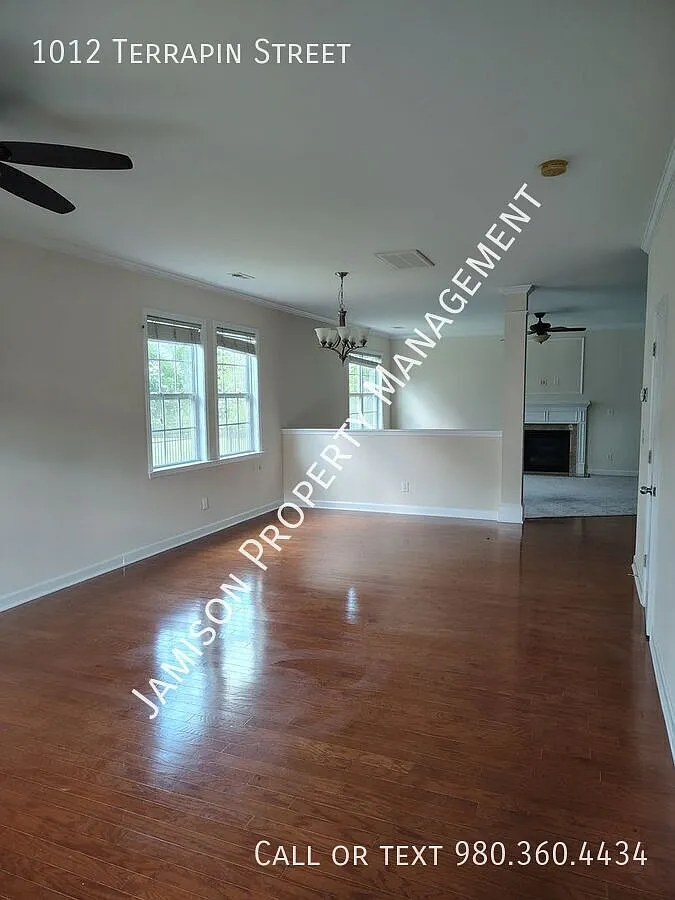 Lovely 5 Bed 3.5 Bath Home in Indian Trail! — Photo 4