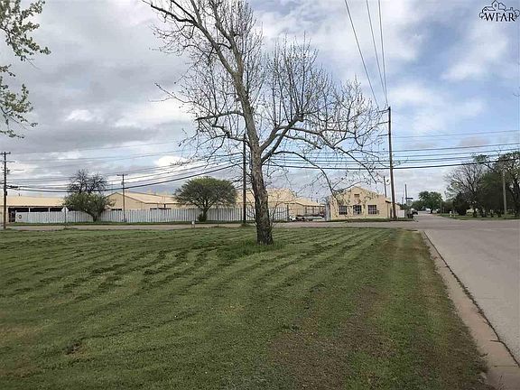 3rd image of 810 Old Jacksboro Hwy