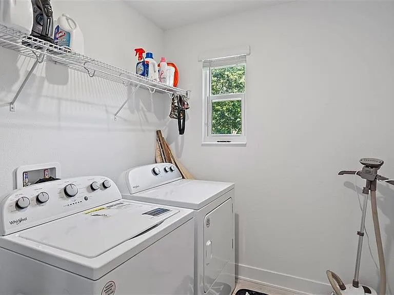 2587 Temple St — Photo 21