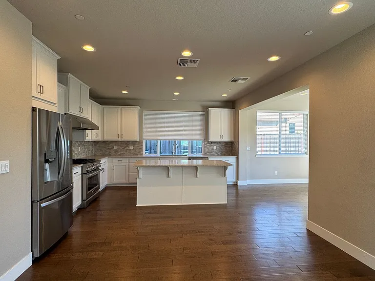 1845 Palisades Dr — Photo 6