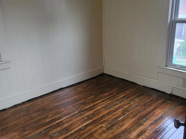 404 Broaddus Ave — Photo 13