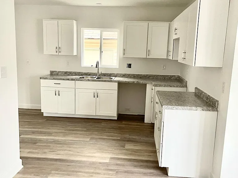 3421 N Raceway Rd — Photo 2
