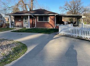 901 Spruce Ln, Saint Joseph, MO 64506