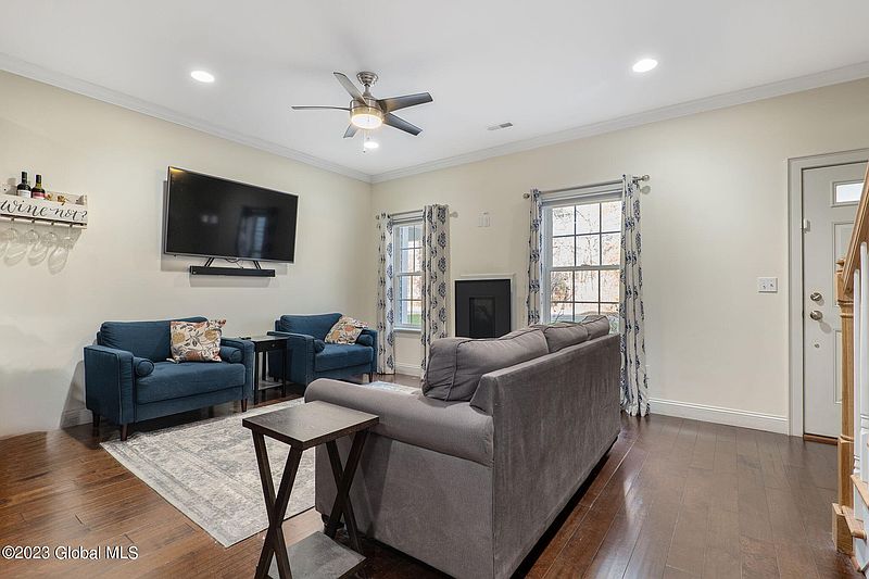5th image of 318C Ballston Avenue