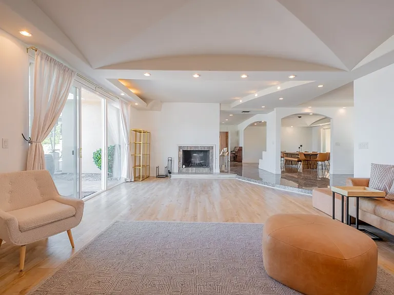 4321 Clear Valley Dr — Photo 11