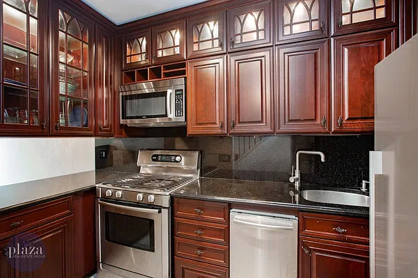 Rented by Plaza Real Estate Group | media 9