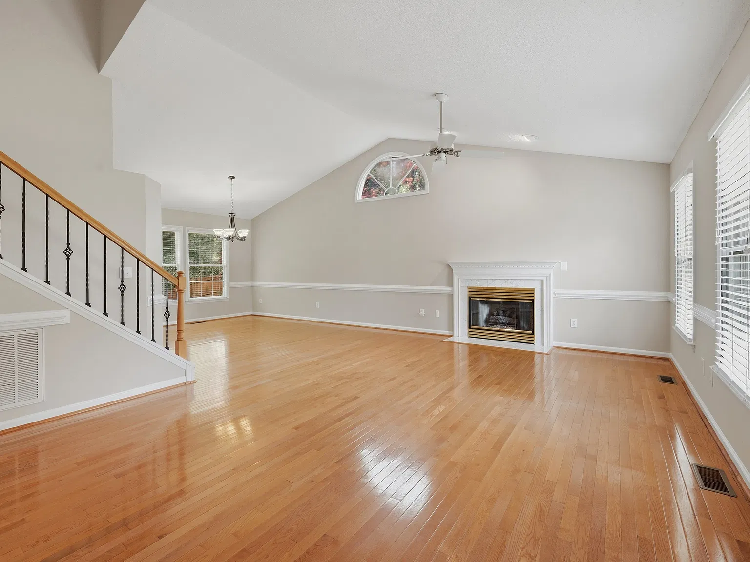 3 bed, 2010 sqft, $2,300 — Photo 3