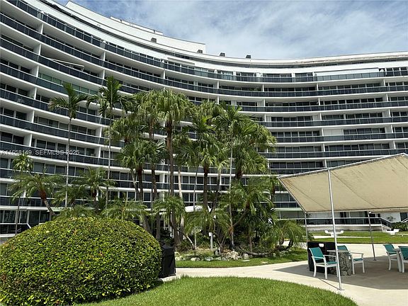 2nd image of 900 Bay Dr APT 615