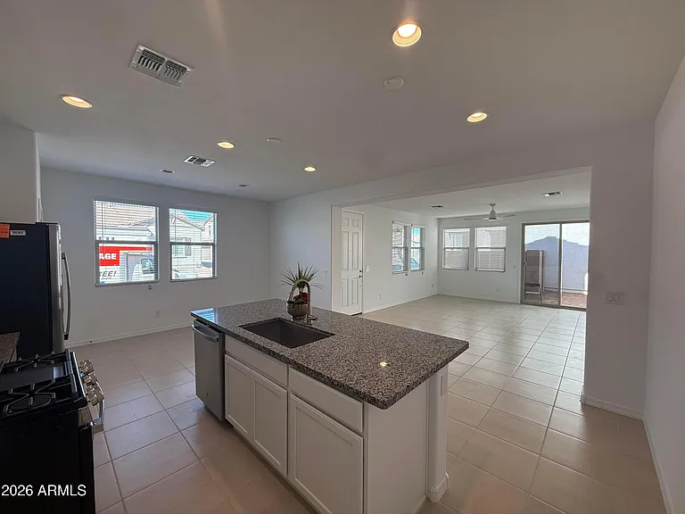 14668 W Soft Wind Dr — Photo 6