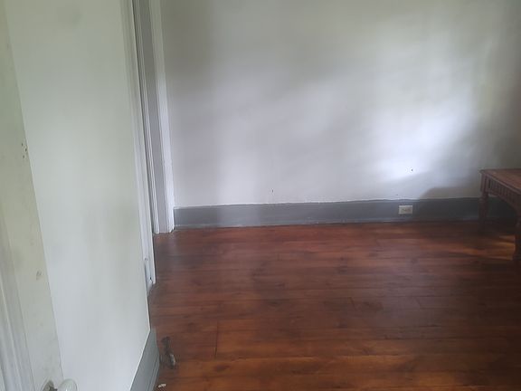 4th image of 706 1/2 Highland Ave
