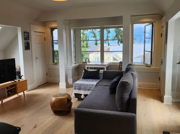 3528 Point Grey Rd, Vancouver, BC V6R 1A8
