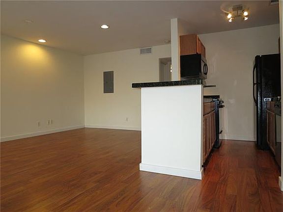 3rd image of 4107 Avondale Ave #209