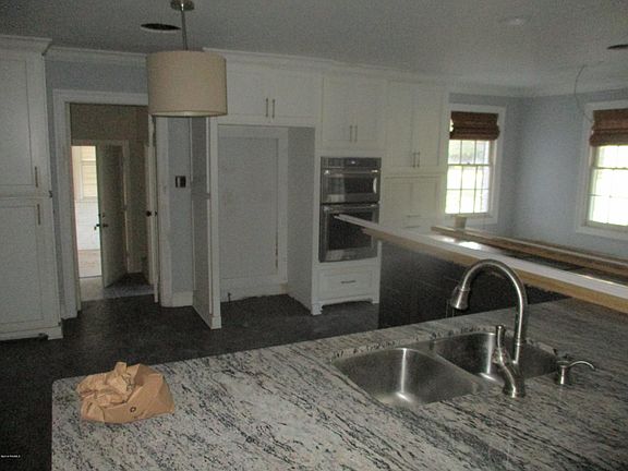 4th image of 903 W Dr McConnell Blvd
