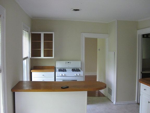 2nd image of 106 Church St #2