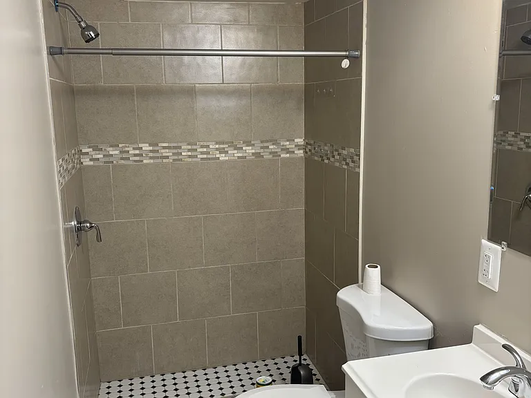 1831 E Lafayette Ave — Photo 2