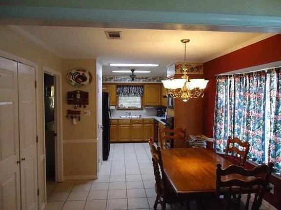 3rd image of 2916 Delta Dr