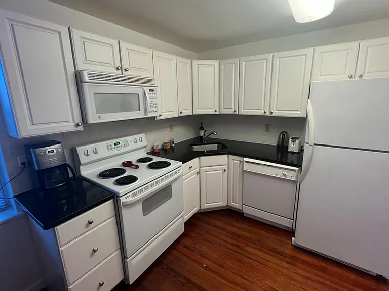 836 S Bond St — Photo 3