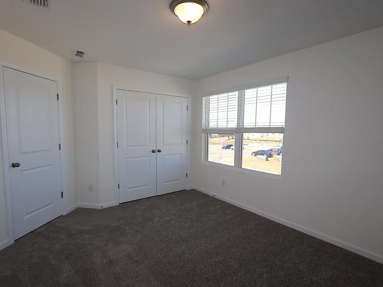 342 Rayland St — Photo 10