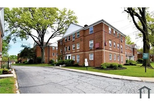 Building Photo - 13797 Cedar Rd