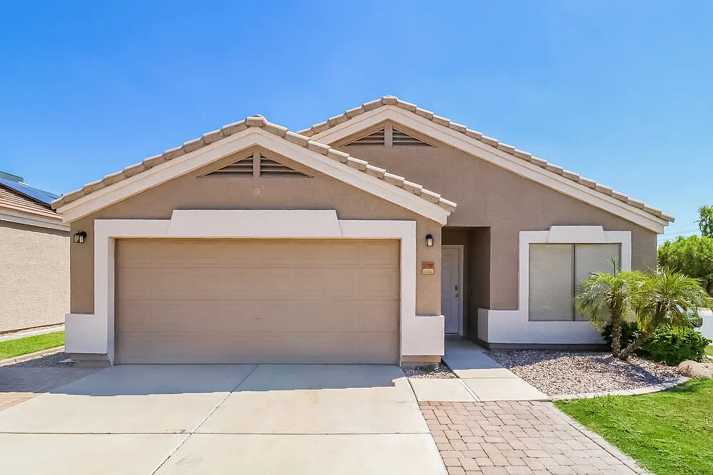 3 bed, 2.0 bath, 1691 sqft, $2,110 — Photo 1