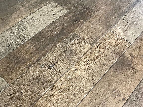 Gorgeous wood look tile 