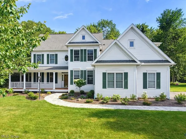 8390 Bainbrook Dr, Chagrin Falls, OH 44023