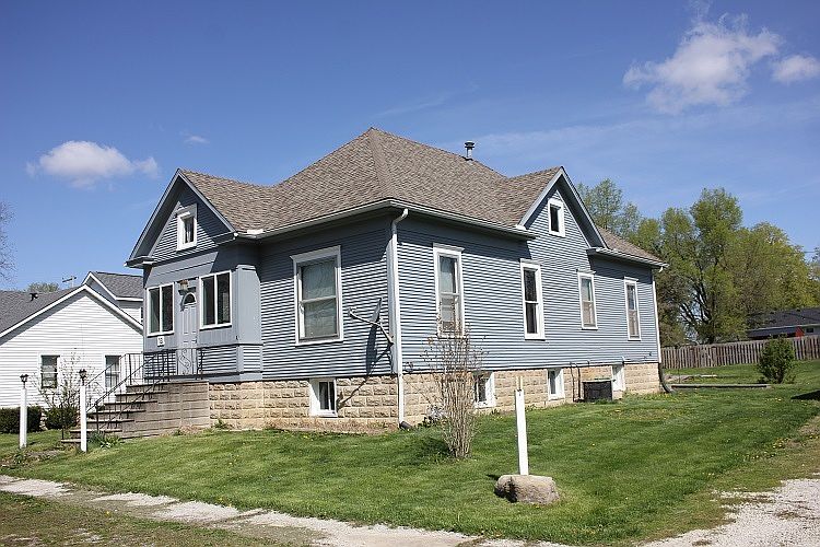 13 E Linn St, Piper City, IL 60959 Zillow