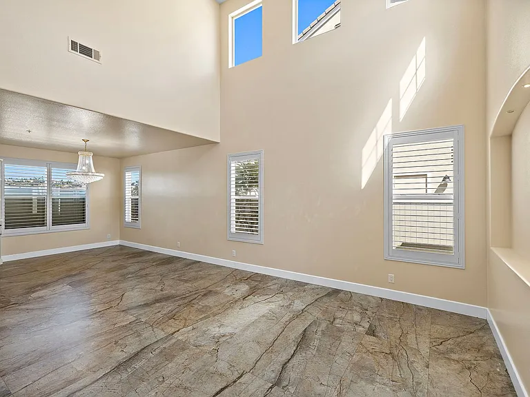2438 Aquamarina — Photo 24