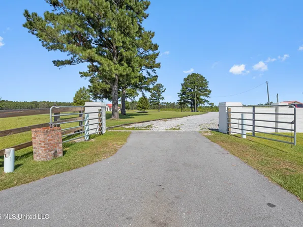 16701 Larue Rd, Ocean Springs, MS 39565