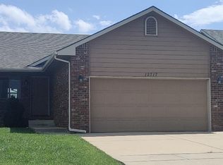 12717 E Willowgreen Cir, Wichita, KS 67207
