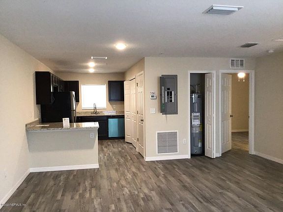 3rd image of 106 Walnut Dr #3