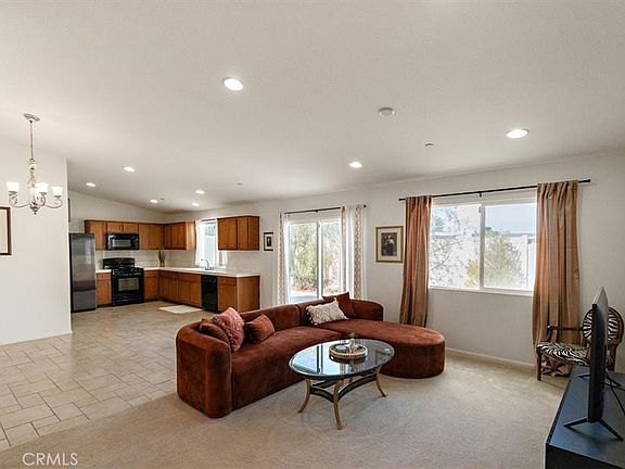 5th image of 905 Broadway Ave