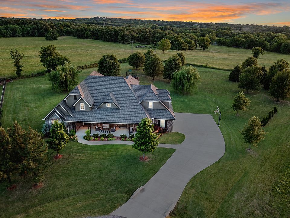 1st image of 5368 Oak Meadow Dr