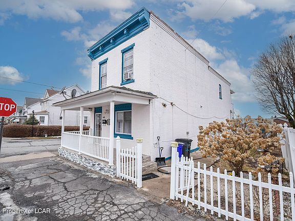 3rd image of 449 W 20th St