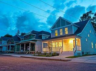 71 Caswell St, Narragansett, RI 02882