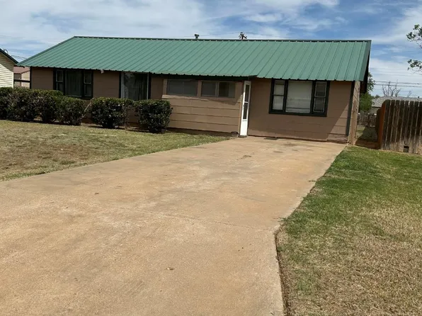 310 W 1st St, Hale Center, TX 79041