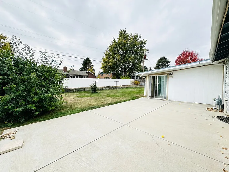 2118 Glenfair Dr — Photo 28