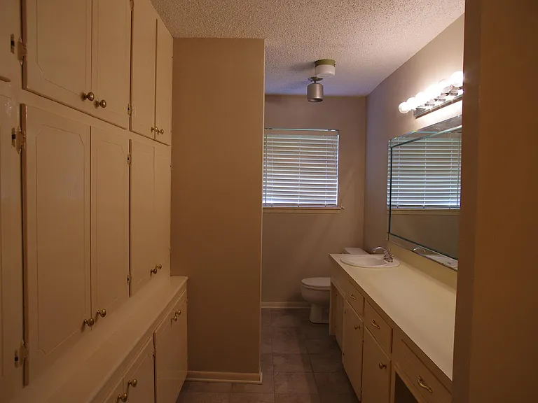 103 Hallie Dr — Photo 7