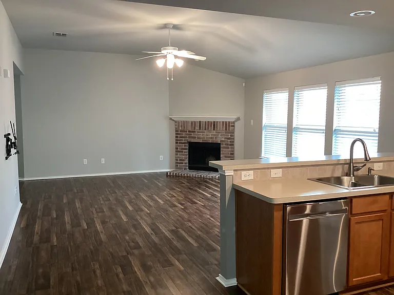 4204 Silverwood Trl — Photo 4