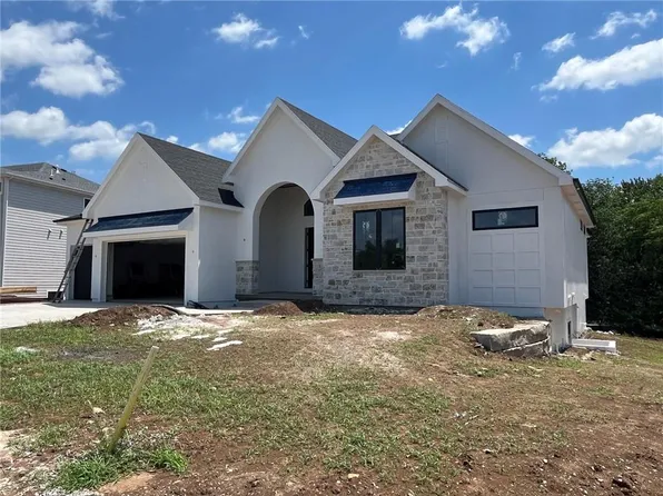 18101 Cody St, Bucyrus, KS 66013