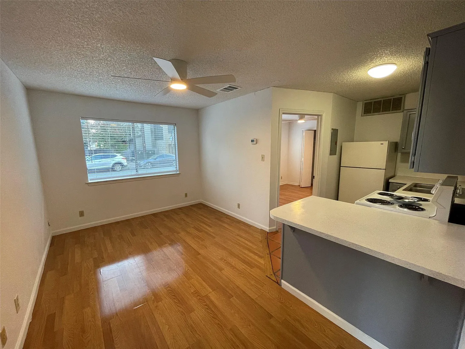1 bed, 1.0 bath, 500 sqft, $850 — Photo 1