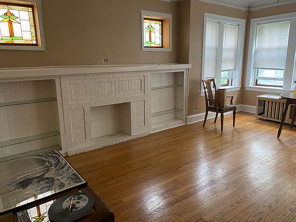 4th image of 5516 N Sawyer Ave #1