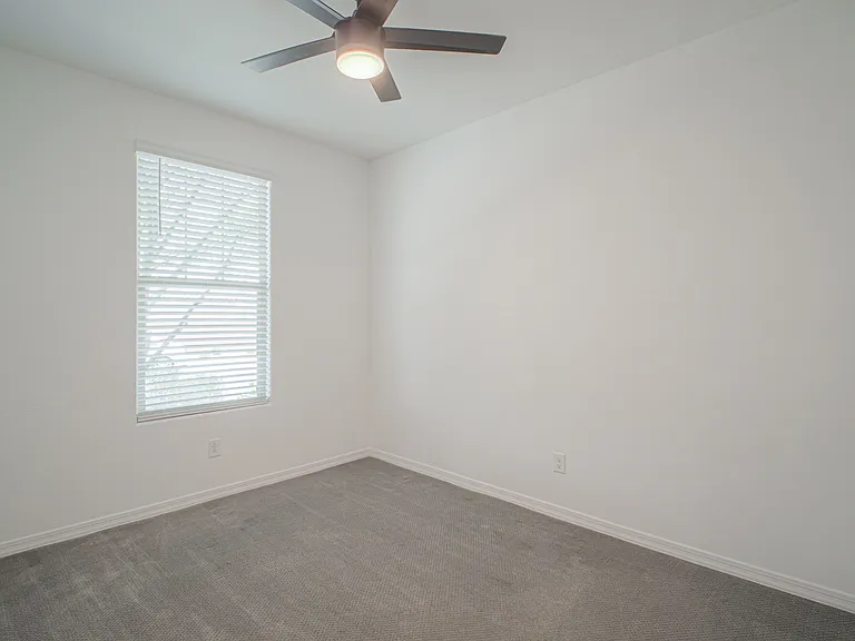1793 N Westfall Ln — Photo 5