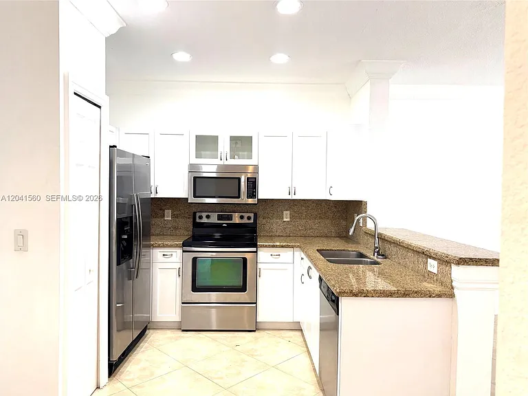 2560 Cordoba Bnd #2560 — Photo 3